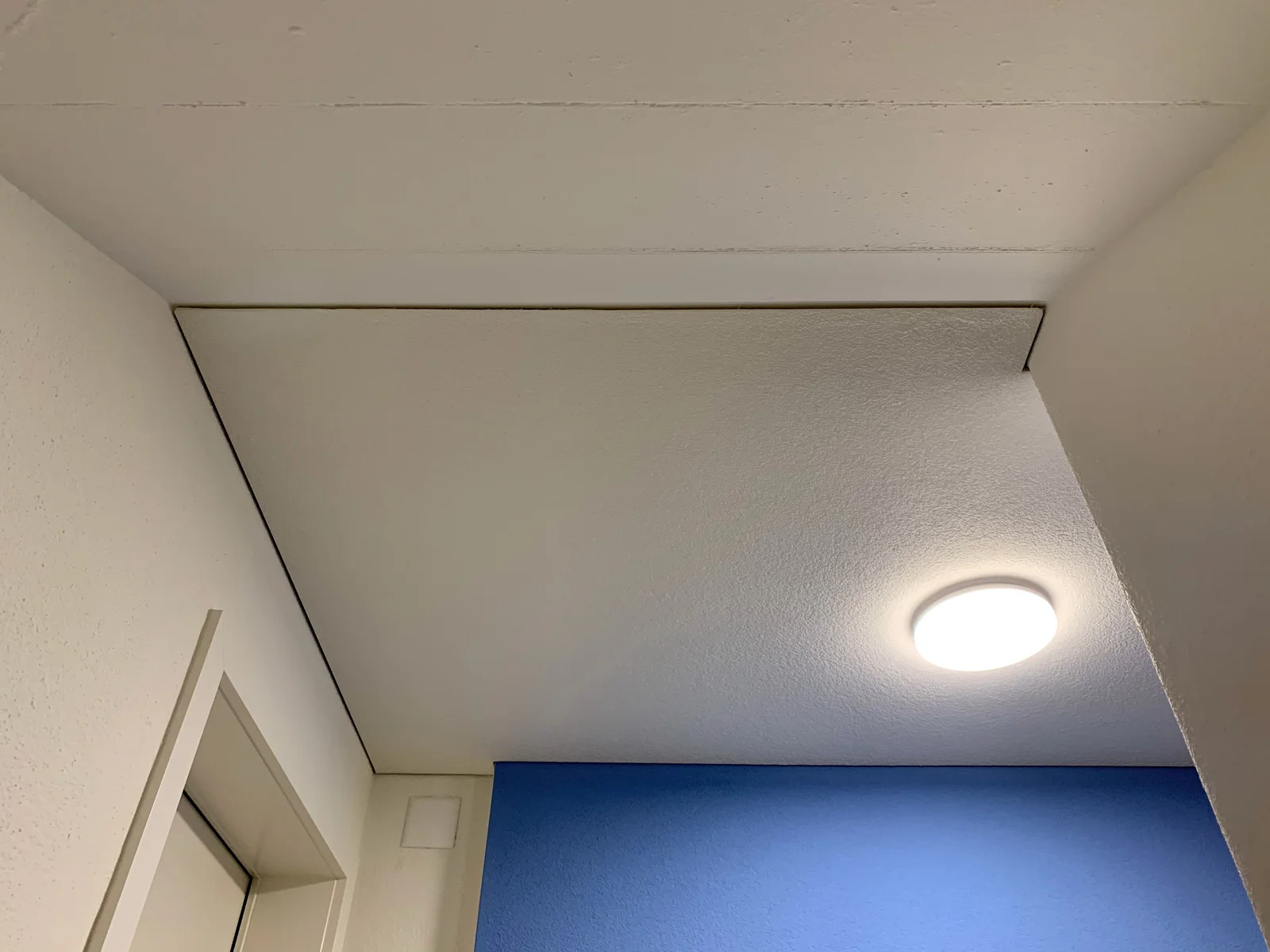 Detail einer ausgebesserten Deckenfläche